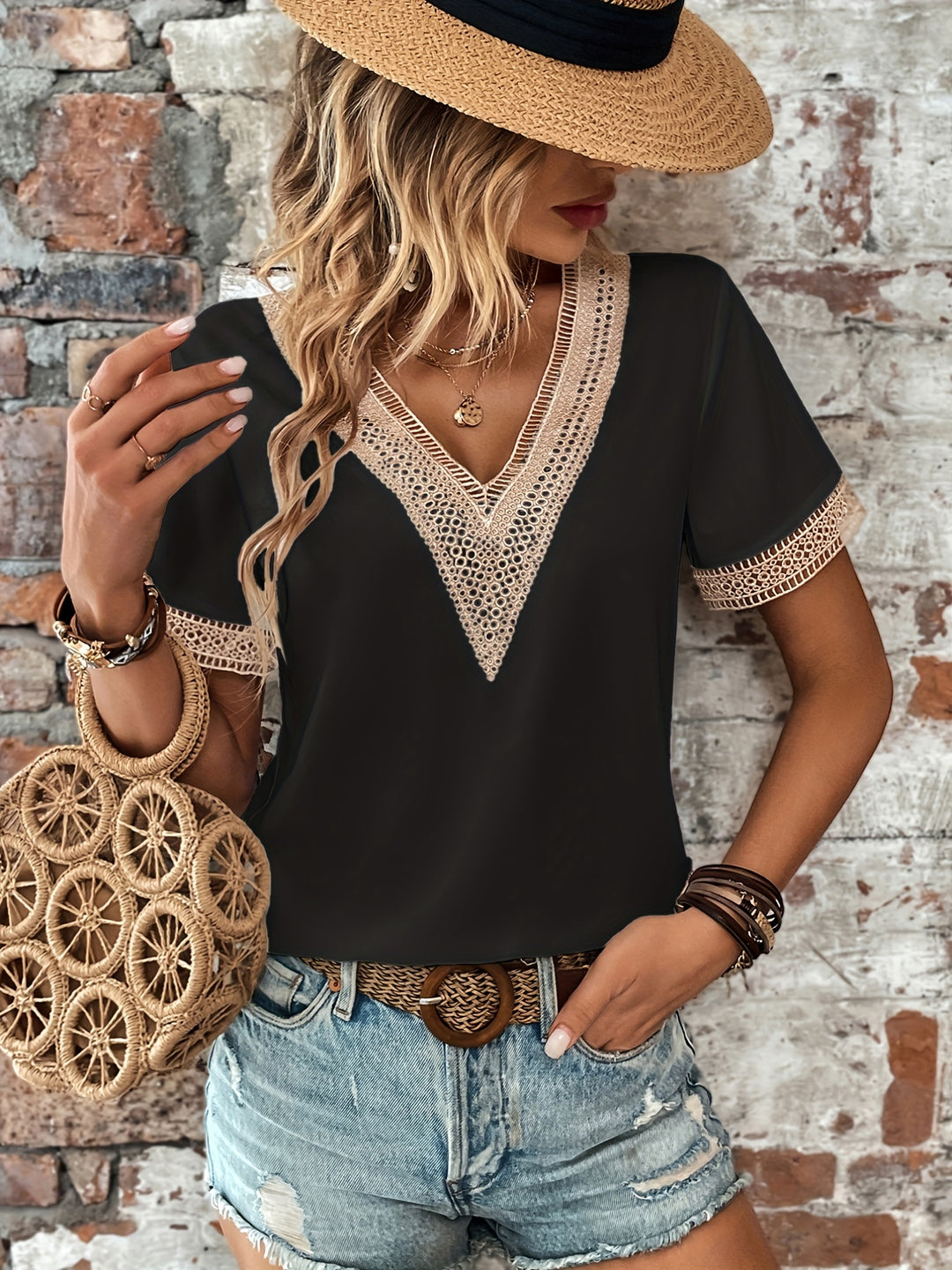 LACI™- V-NECK BLOUSE